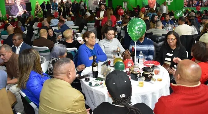 La FP en NY celebra su fiesta de navidad 2024