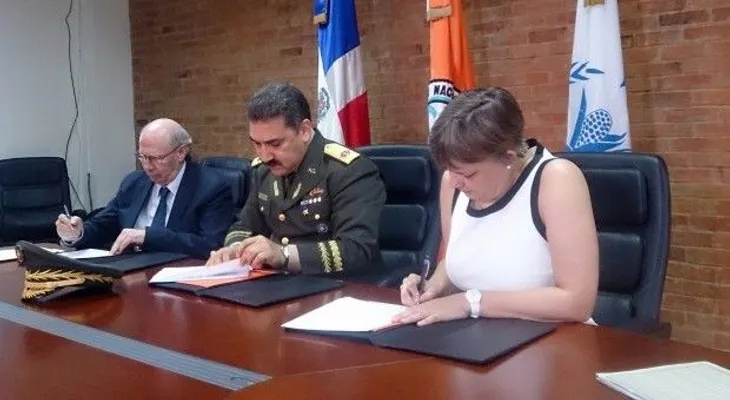 Comisión de Emergencias RD firma convenio con embajadora de Alemania en el país
