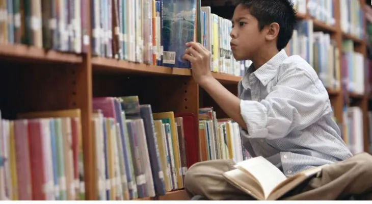 Retirarán versión erótica de Caperucita Roja distribuida por error en escuelas de Chile