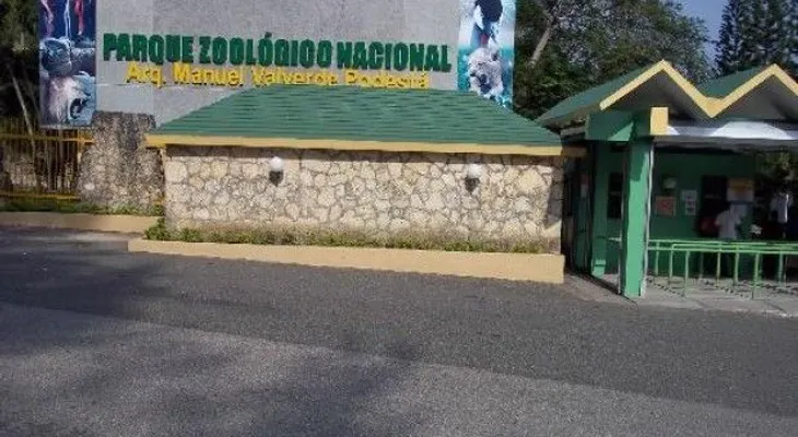 Hallan feto frente a puerta del parque Zoológico Nacional