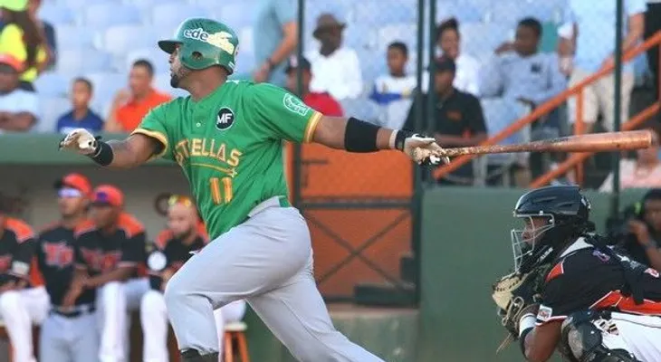 Licey logra quinta victoria en línea seguida; Estrellas ganan