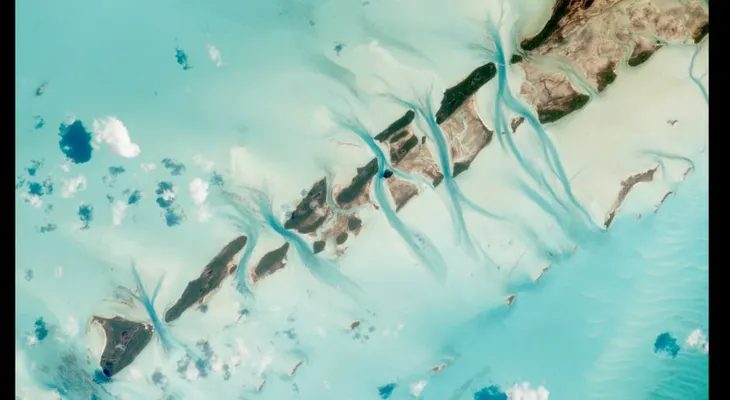 ¿Dónde está el avión? Esta foto tomada desde el espacio muestra una aeronave sobre las Bahamas