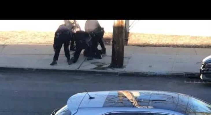 Detienen hombre intentó romper propiedad policía en El Bronx