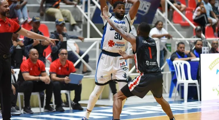 Marineros dominaron con facilidad a Leones