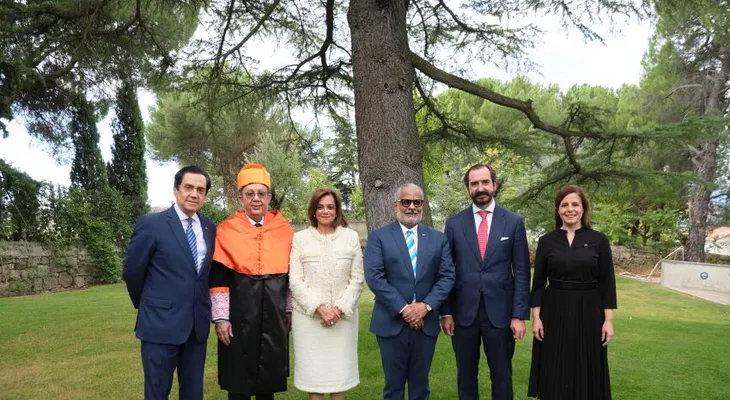 La Universidad UDIMA de España inviste como Doctor Honoris Causa al gobernador del BCRD, Héctor Valdez Albizu