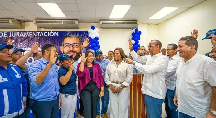 PRM juramenta a exmiembro del CC del PLD y su estructura política en Bonao