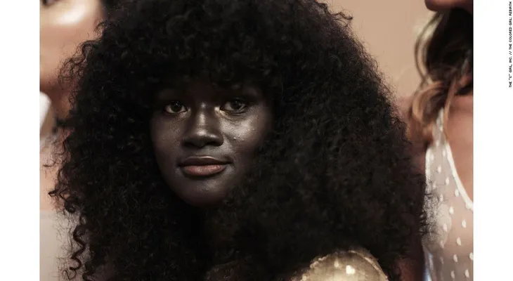 La "Diosa de la Melanina": la modelo que es una sensación en redes sociales por su color de piel