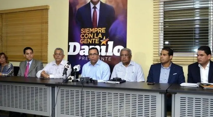 Andrés Navarro presenta equipo campaña PLD en circunscripción 1