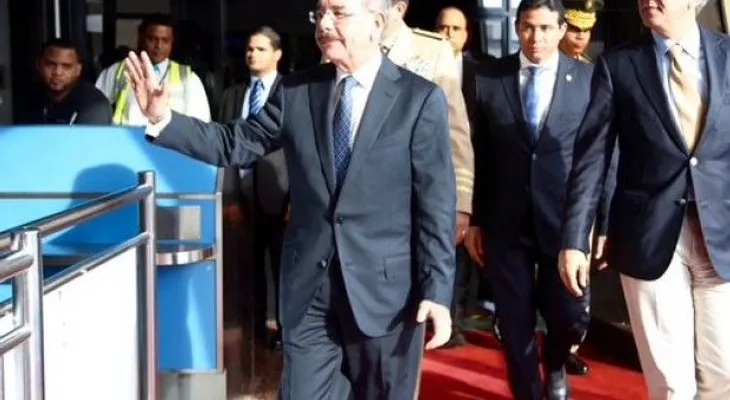 Presidente Medina regresa de Francia