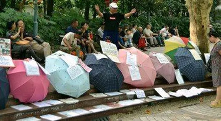 Padres de China buscan parejas para sus hijos. ¿Quién se quieres casar, la que diga yo, ahí mismo le juro amor?