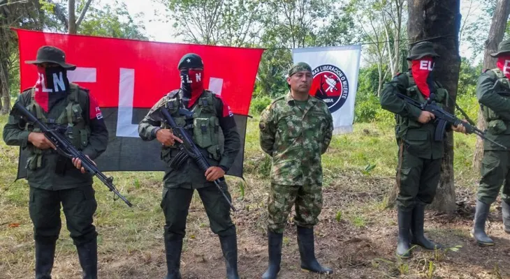 ¿En qué se diferencian los procesos de paz con el ELN y las FARC?