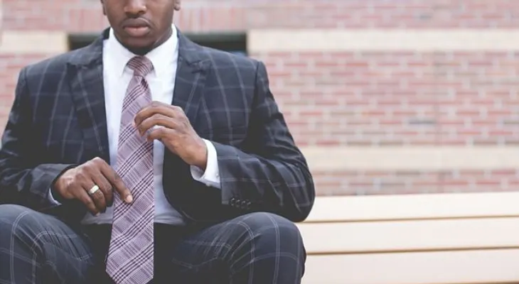 El uso de corbata impide que llegue menos sangre a tu cerebro, dicho por estudio