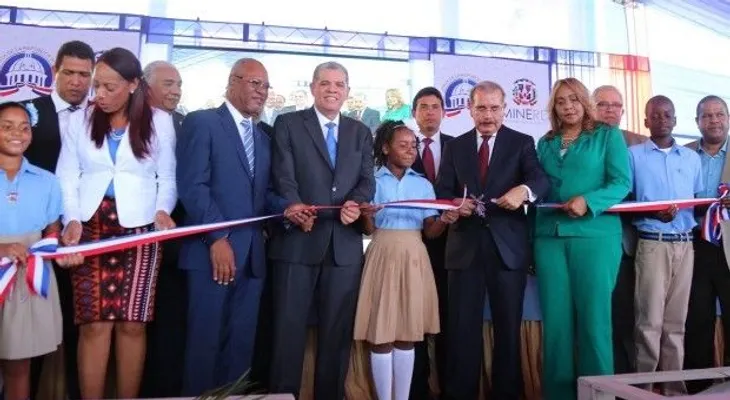 Presidente Medina entrega escuela en San Pedro: suman 62 a Jornada Escolar Extendida