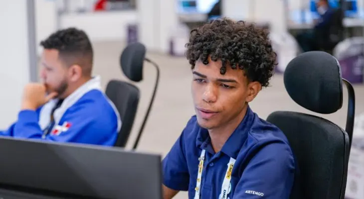Jóvenes formado por INFOTEP se destacan en WorldSkills Lyon 2024
