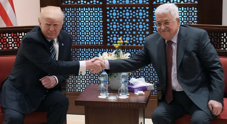 Donald Trump se reunió con Mahmud Abbas y advirtió que la paz no puede nacer donde se recompensa la violencia