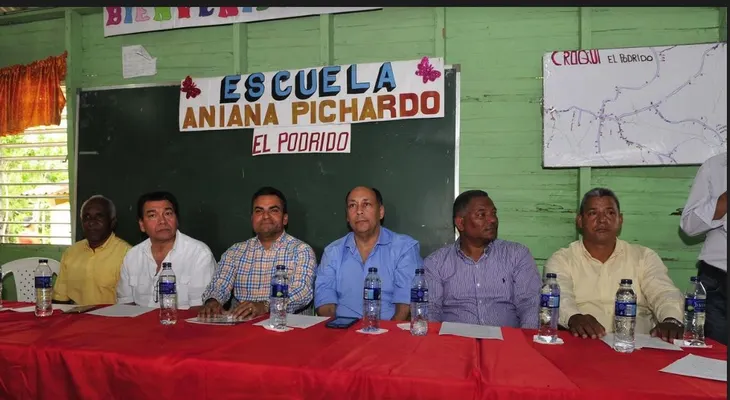 CDEEE electrifica comunidades en Salcedo; fortalece además acciones sociales en Nizao