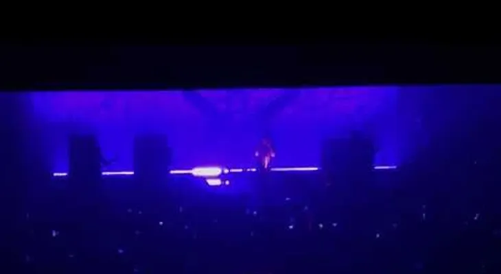 Marilyn Manson sufre un aparatoso accidente en concierto y se desconoce su estado de salud 