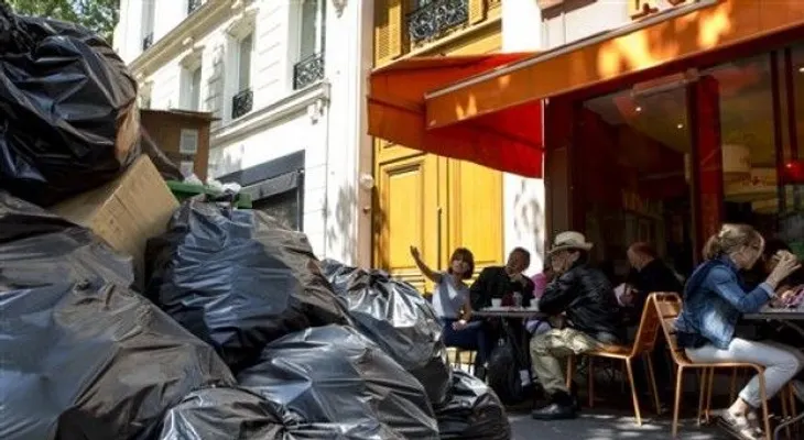 Huelgas en Francia afectan trenes y recogida de basura