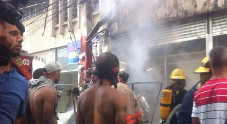 Incendio arrasa tienda y deja millonarias pérdidas