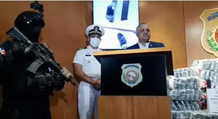 Apresan a tres e incautan 850 paquetes presumiblemente cocaína en Boca Chica