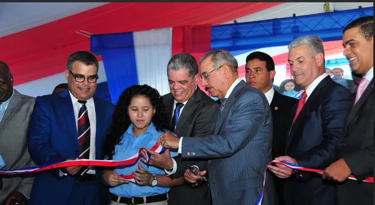 Mil 500 estudiantes de Nigua y SC tienen dos nuevos y modernos centros educativos