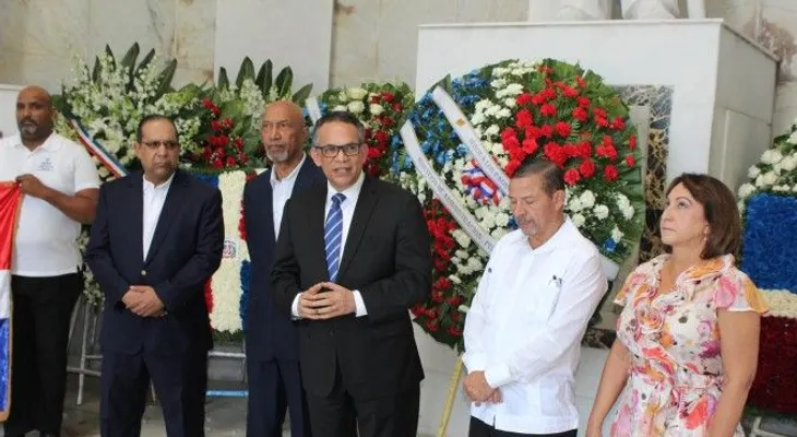 Autoridades del MAP rinden homenaje a los Padres de la Patria