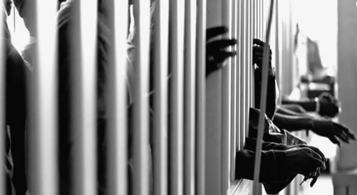 Imponen 10 años de prisión a cuatro personas que agredieron mujer a la que acusaban de ser bruja