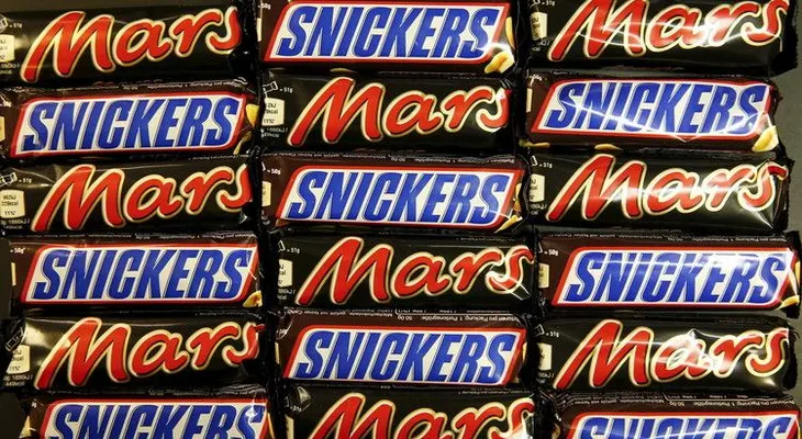 Retiran las barritas de chocolate Mars y Snickers de 55 países por contener plástico