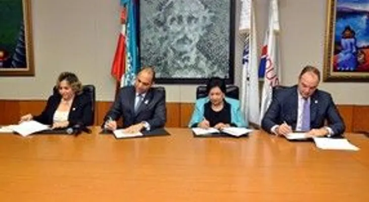 Banreservas firma acuerdos con el MIC, la MESCYT y PROINDUSTRIA para promover desarrollo del emprendimiento