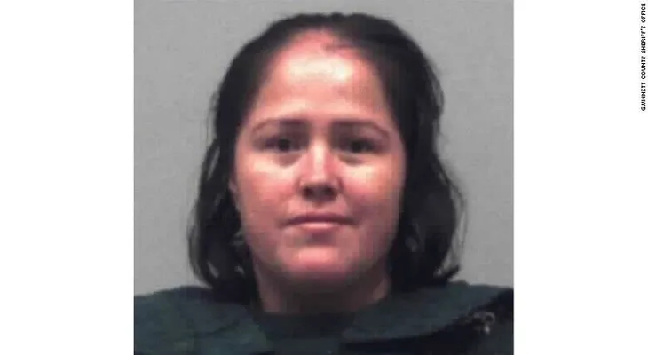 Madre latina, identificada como Isabel Martínez, acusada de asesinar a sus cuatro hijos y su padre