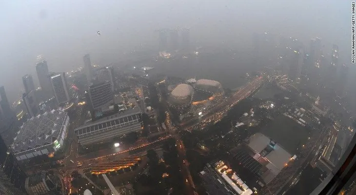 Singapur cierra escuelas a medida que empeora la contaminación por incendios