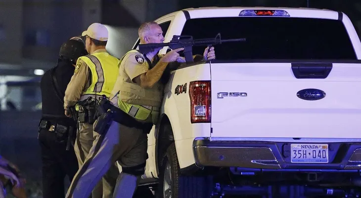Stephen Paddock planificó muy bien su asesinato: instaló cámaras en el hotel y convirtió 12 armas en automáticas
