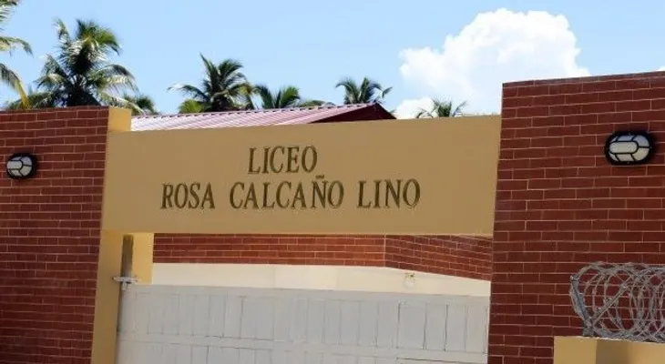 Presidente Medina inaugura liceo en Samaná
