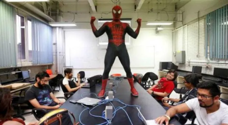 El Hombre Araña que imparte docencia 