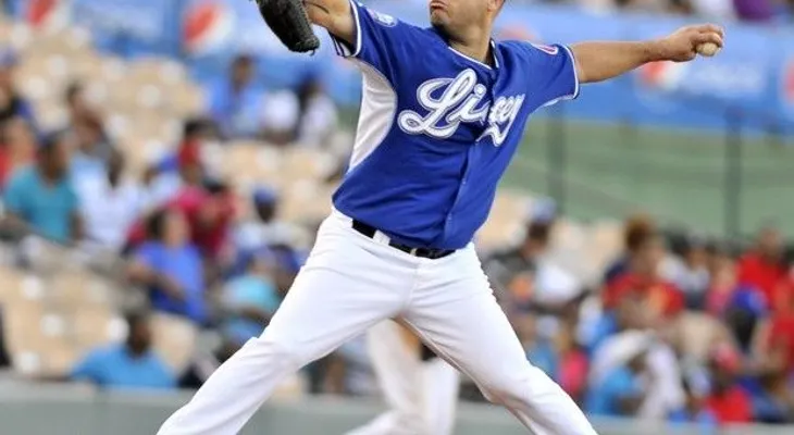 El Licey le cae a palos al Escogido