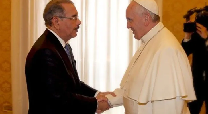 Danilo Medina aclara no anda "regalando dinero" del Estado (Video)