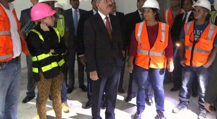 Danilo Medina supervisa construcción del CAID-Santiago