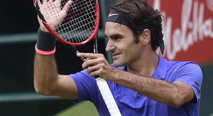 Federer avanza a su décima final en Halle 