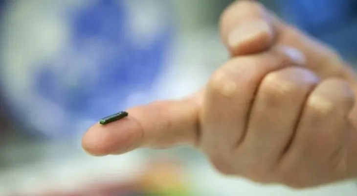 El chip bajo la piel tiene uso médico y comercial 