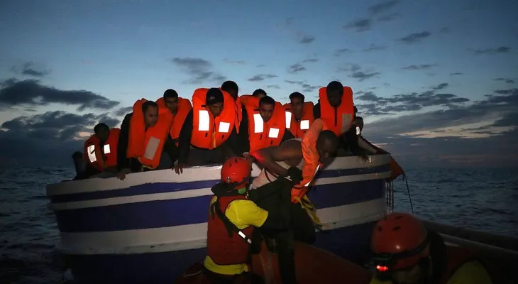 Rescatan a 651 migrantes en el Mediterráneo