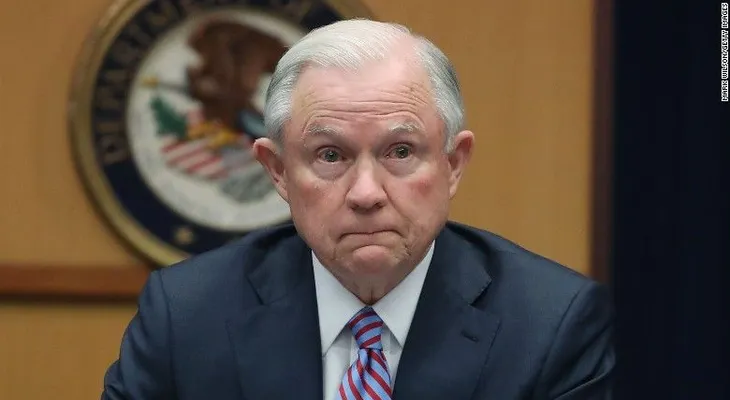 El turno de Sessions: el secretario de Justicia comparece en el Senado