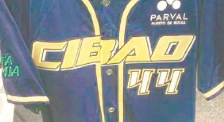 Guerra Gigantes-Tigres por uniforme de color azul 