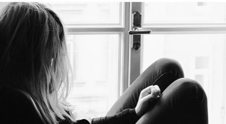 Una madre que organizó la violación de su propia hija, paga su merecido castigo en una cárcel