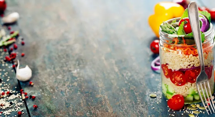 Jar salad, la nueva tendencia nutricional que revolucionó la forma de comer