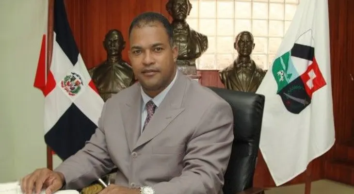 PLD desautoriza a Raúl Mondesí usar sus símbolos en campaña
