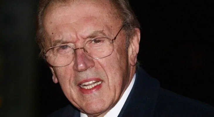 Fallece David Frost, el periodista británico que acorraló a Nixon