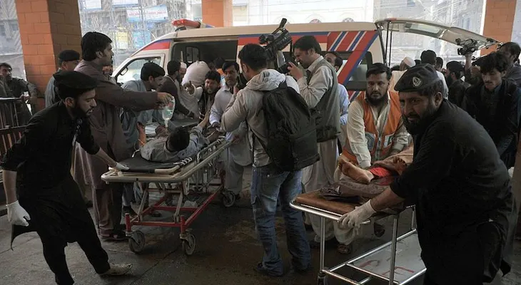 Al menos 13 muertos en un atentado suicida en un tribunal en Pakistán