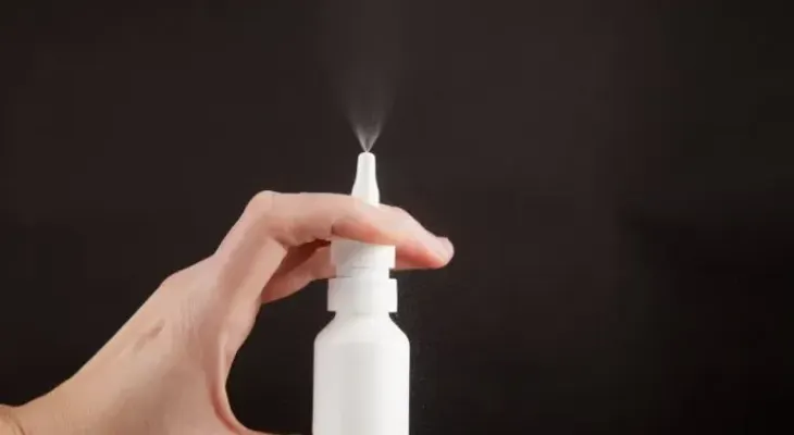 Prueban un aerosol nasal que podría brindar protección temporal contra la covid-19