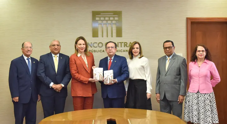 Banco Central dona libros de su colección bibliográfica a 75 bibliotecas públicas