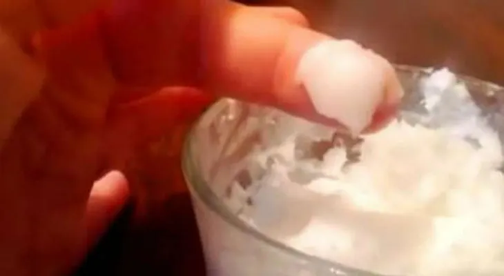 Lavarte la cara con bicarbonato y aceite de coco te deja la cara de un bebé 